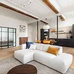 Huswell - Stylishly Renovated Apartment With City View