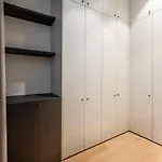 Huswell - Stylishly Renovated Apartment With City View
