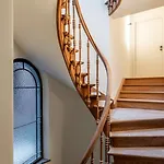Huswell - Stylishly Renovated Apartment With City View